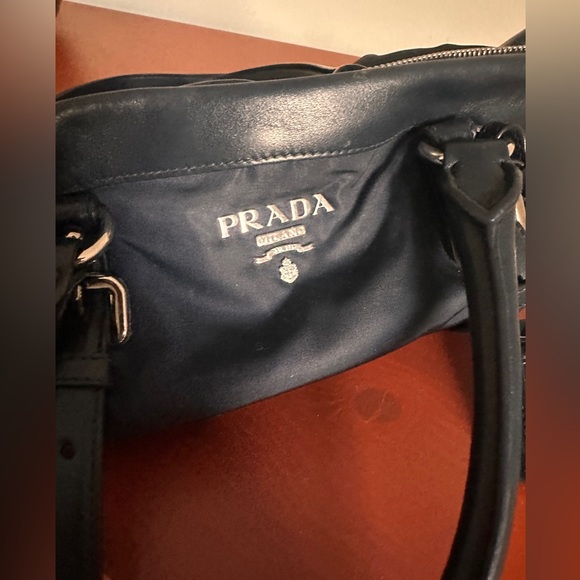 Classic Prada - Picture 2 of 9